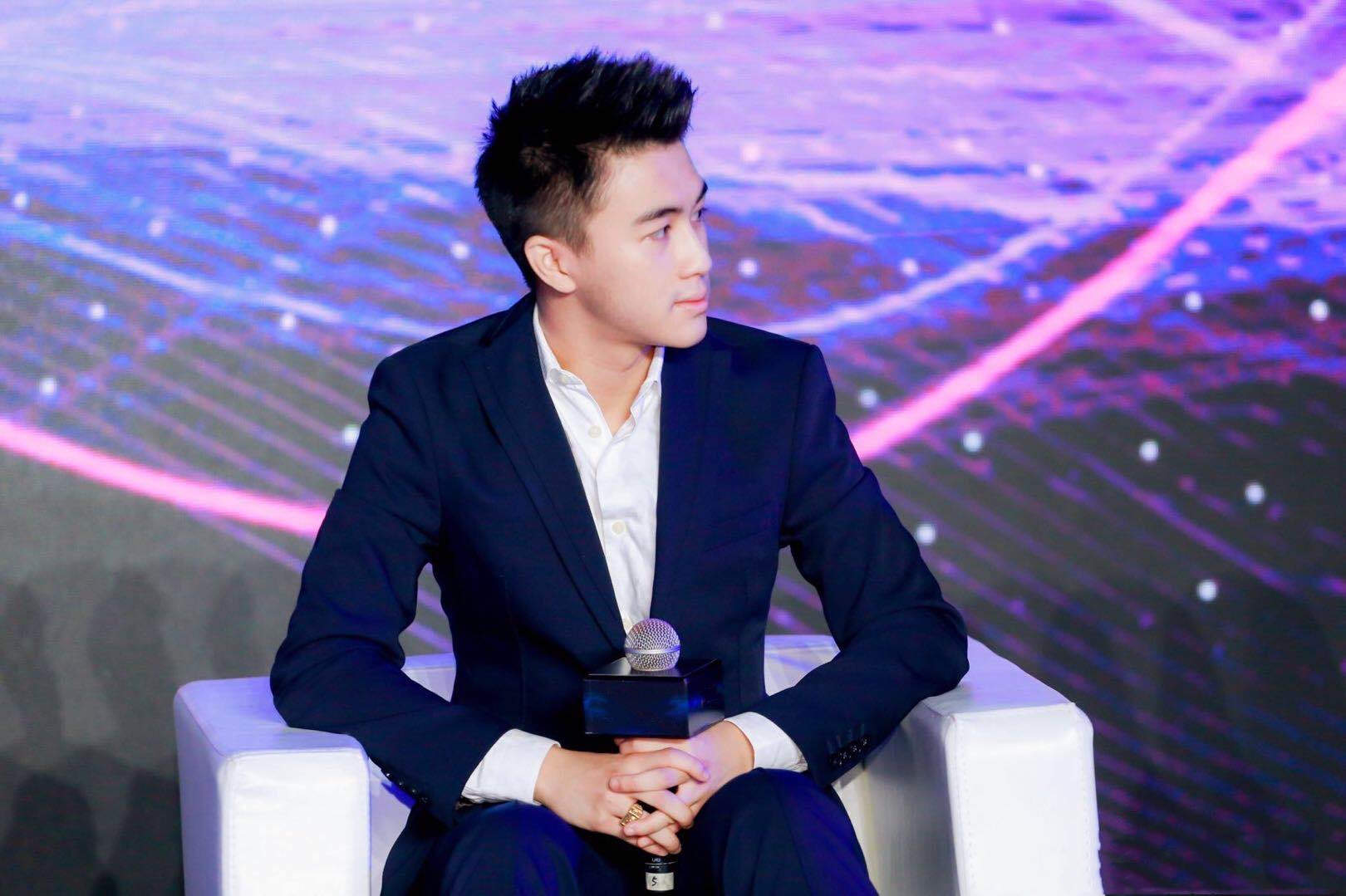 他从带着10元逃难到如今坐拥千亿,曾不顾压力娶小其39岁的打工妹