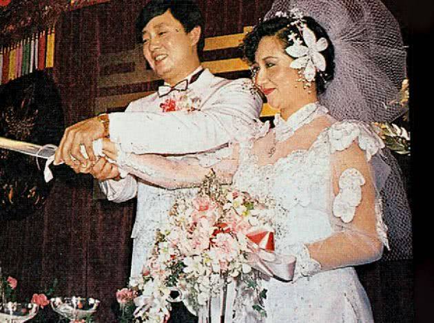 老公遗弃险自杀,因周星驰一炮走红,今68岁身价上亿|周星驰|薛家燕