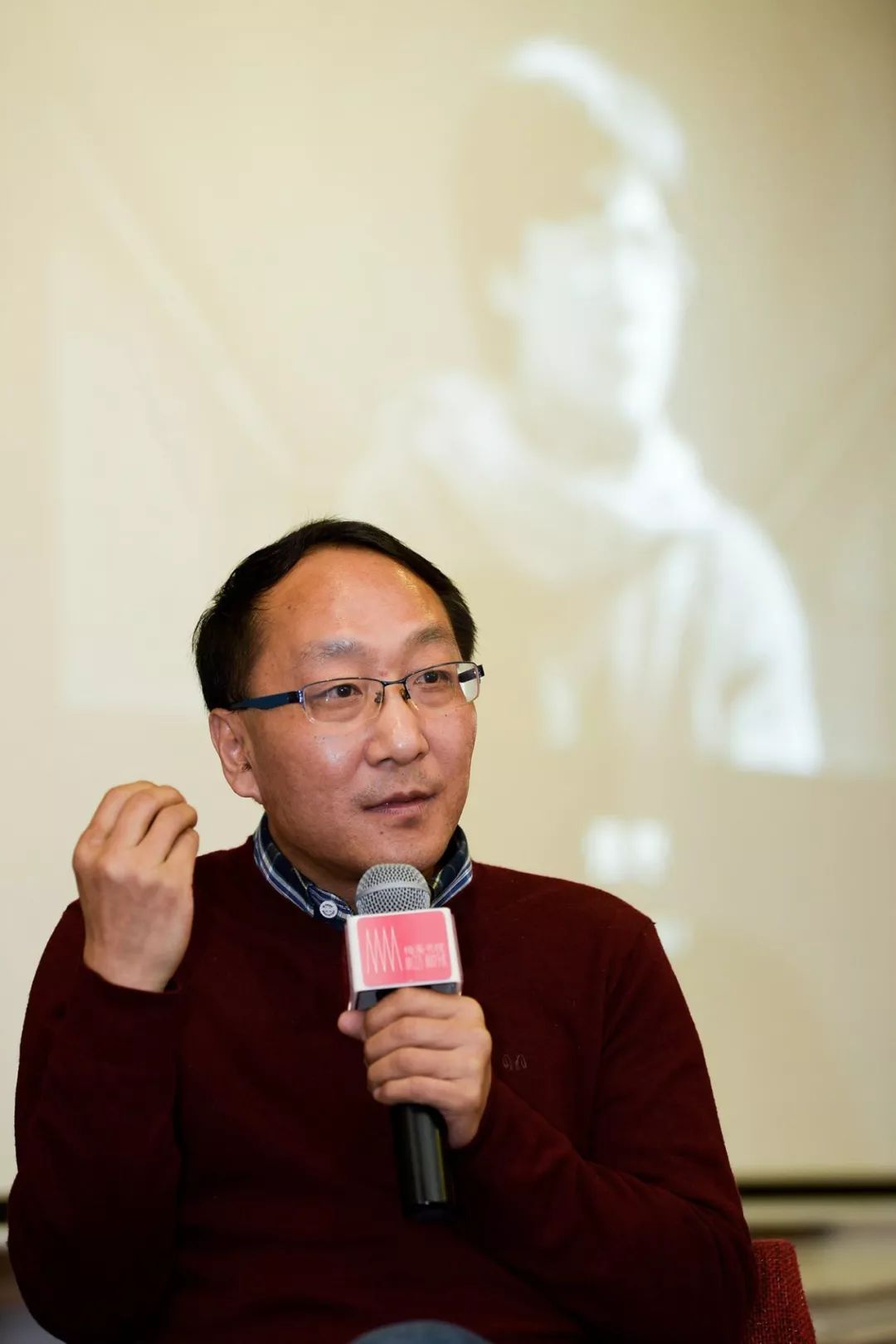 用一场大雪,来纪念一位诗人