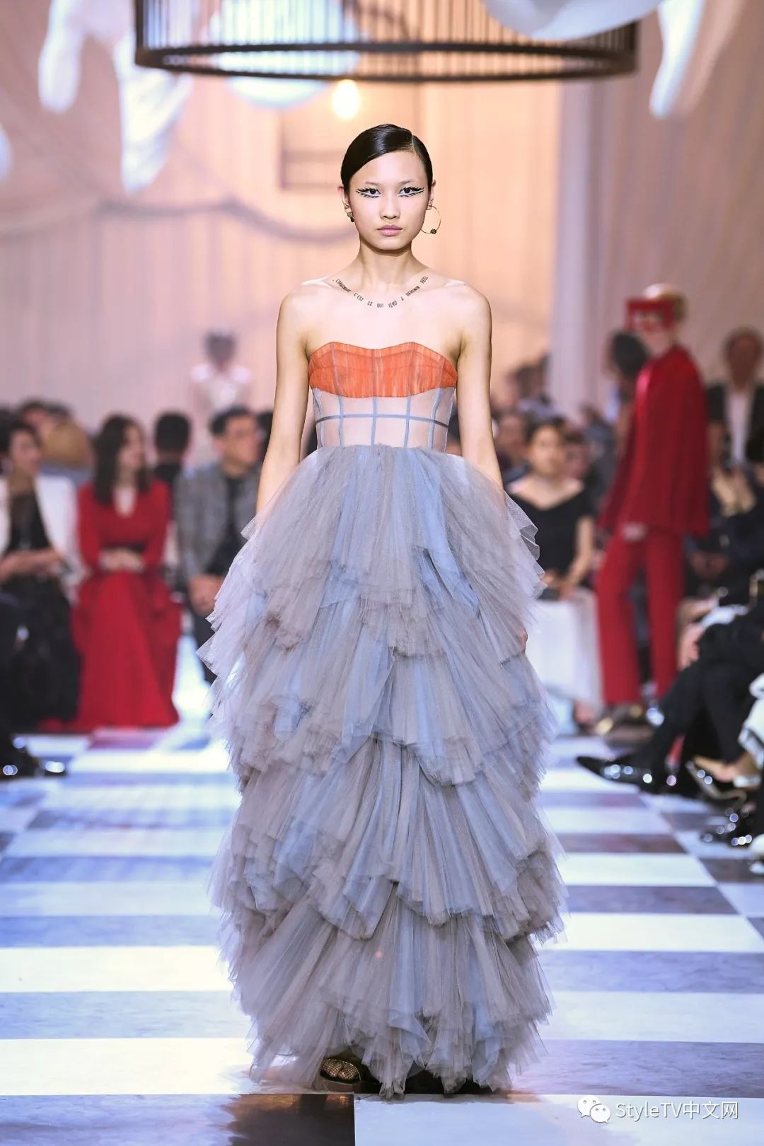 杨颖王子文景甜穿上dior仙女裙,尬美都没在客气哦|迪奥|大使|秀场