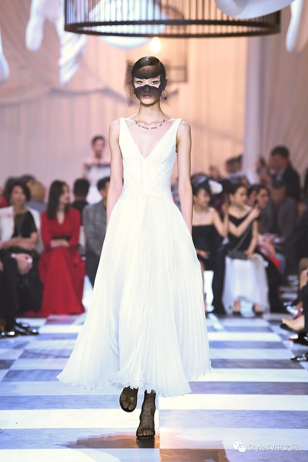 杨颖王子文景甜穿上dior仙女裙,尬美都没在客气哦|迪奥|大使|秀场