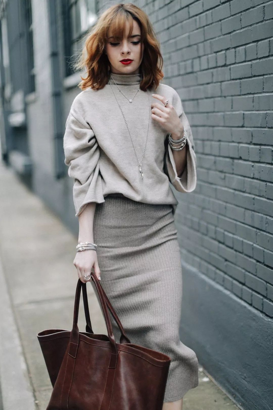 大毛衣+半身裙,才是秋冬慵懒风的穿搭套路!