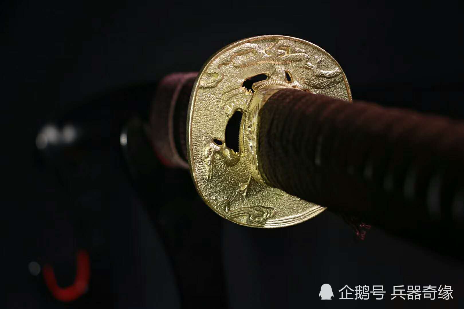 高性能花纹钢武士刀 弯曲90马上回直|花纹钢|武士刀|高性能_新浪新闻