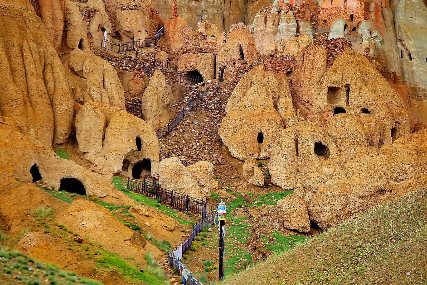 凝重高原情 再行西藏路之穹窿银城