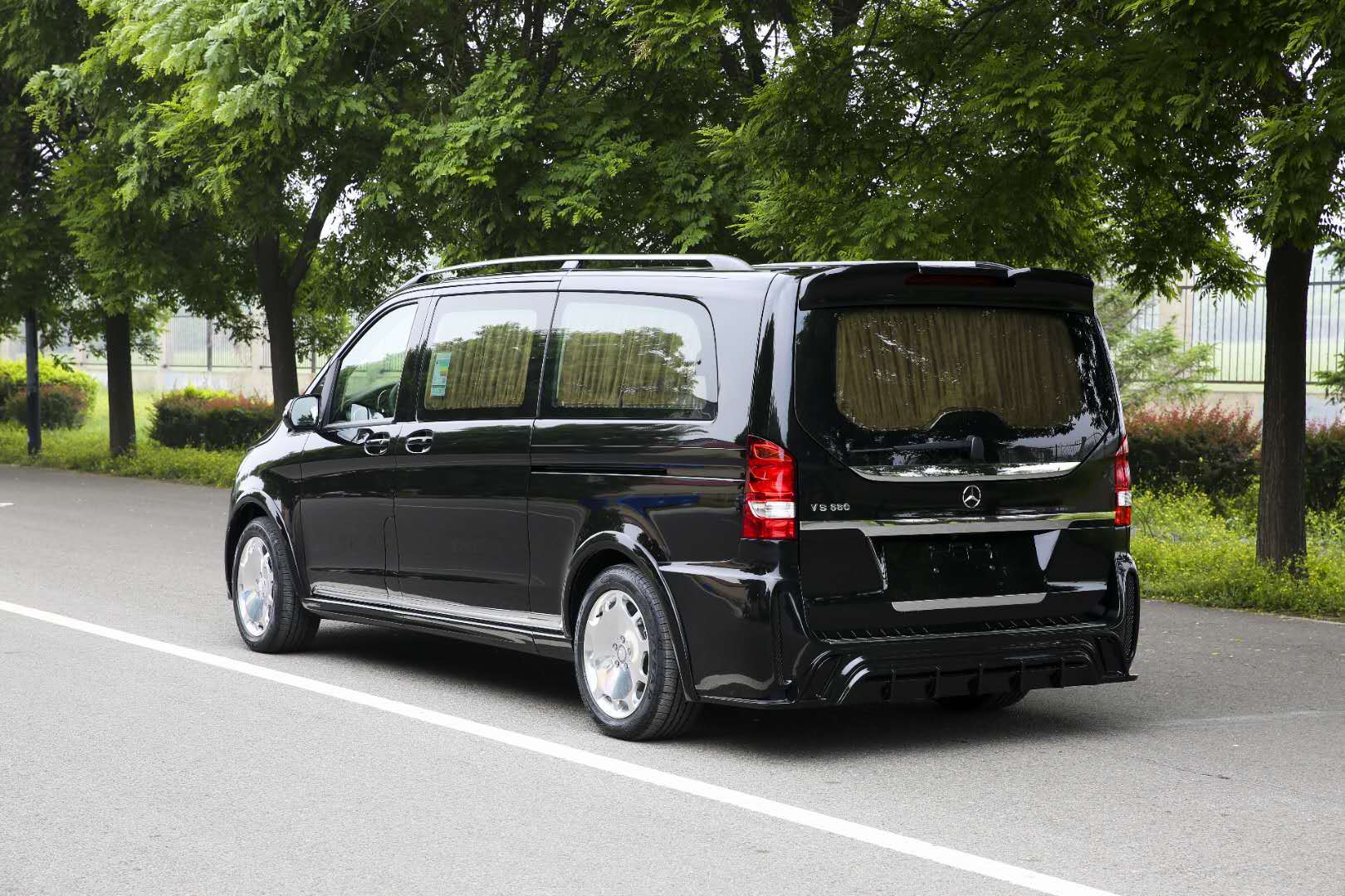 智汇舒车房车俱乐部-进口奔驰vs680商务车中的迈巴赫