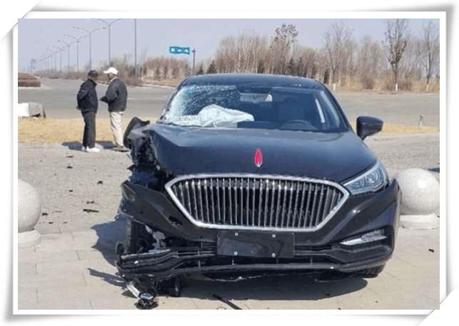 全国首台红旗h5撞车了, 一半车头都被报废, 这质量堪称国产骄傲