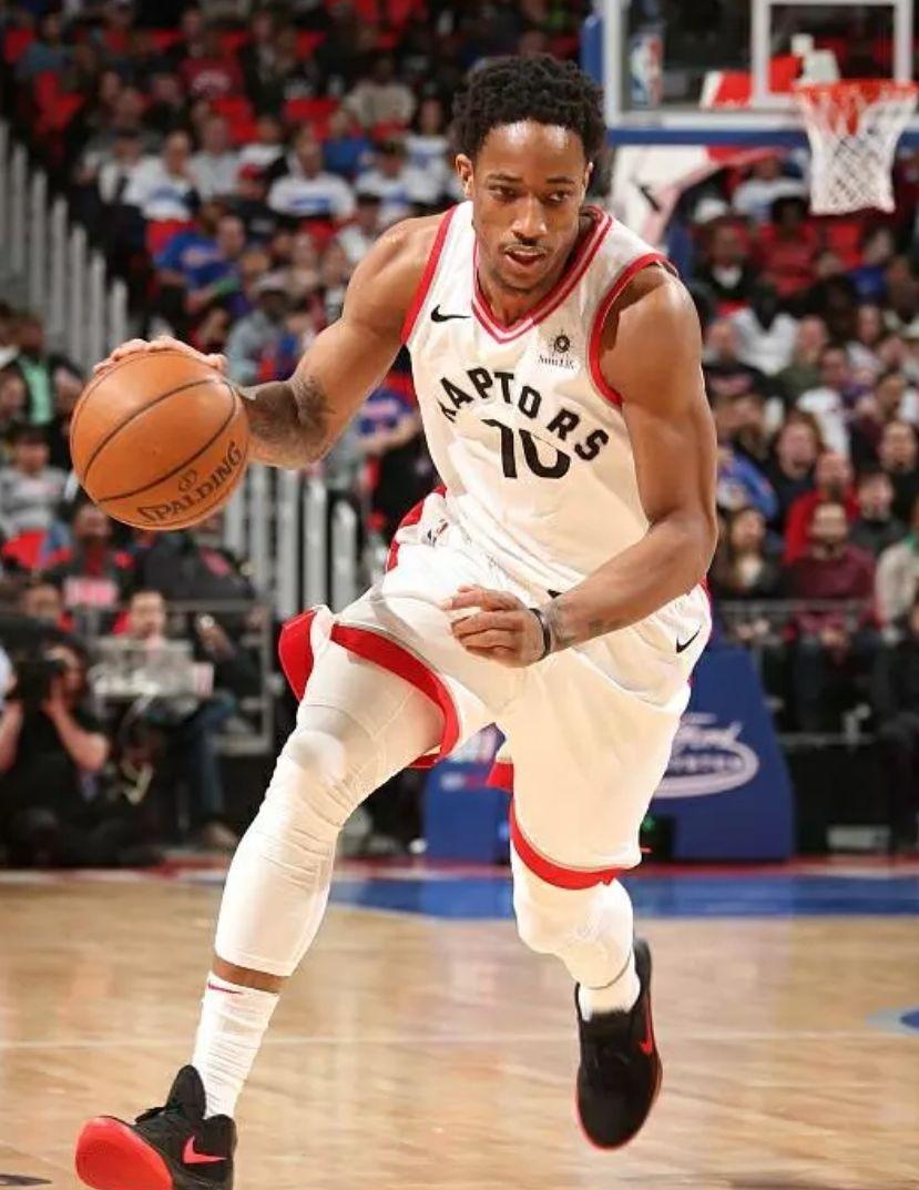 德罗赞复出瓦兰斯259带领猛龙战胜活塞延续胜场记录