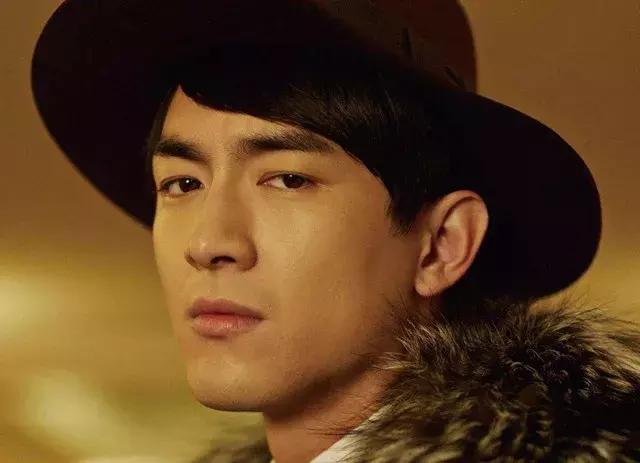 林更新赵又廷互摸脸,还差点吻上去!敢情三人行