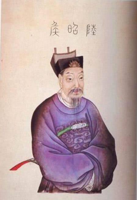 杀了陆逊之后,孙权十分后悔,后来召见了陆逊的儿子陆抗,当面向其道歉