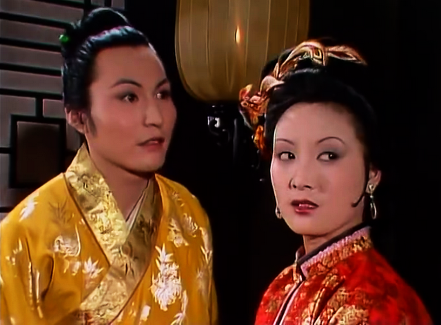 贾蓉和贾蔷年纪虽轻,却很懂人情世故,贾蓉问王熙凤需要什么物品,他开