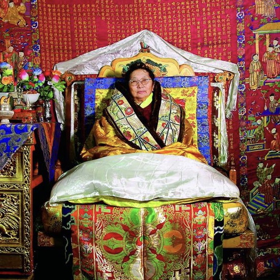 唯一的藏传佛教女活佛桑顶多吉帕姆德庆曲珍