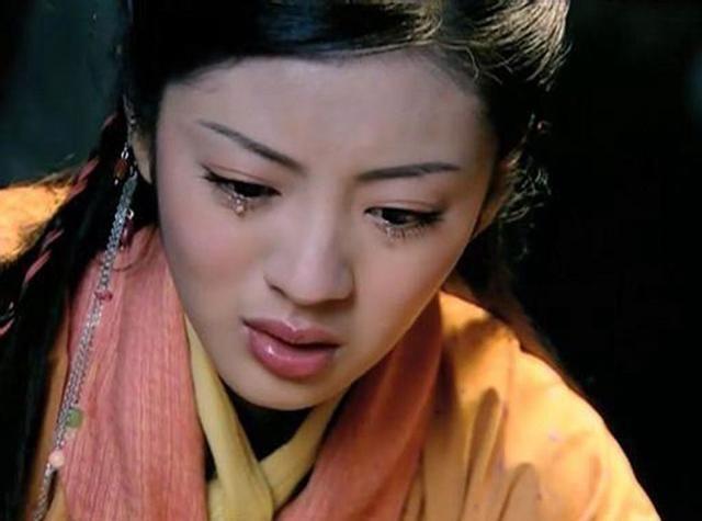 古装美人落泪,赵丽颖颜值巅峰,刘亦菲唯美,她的泪流进了心里!