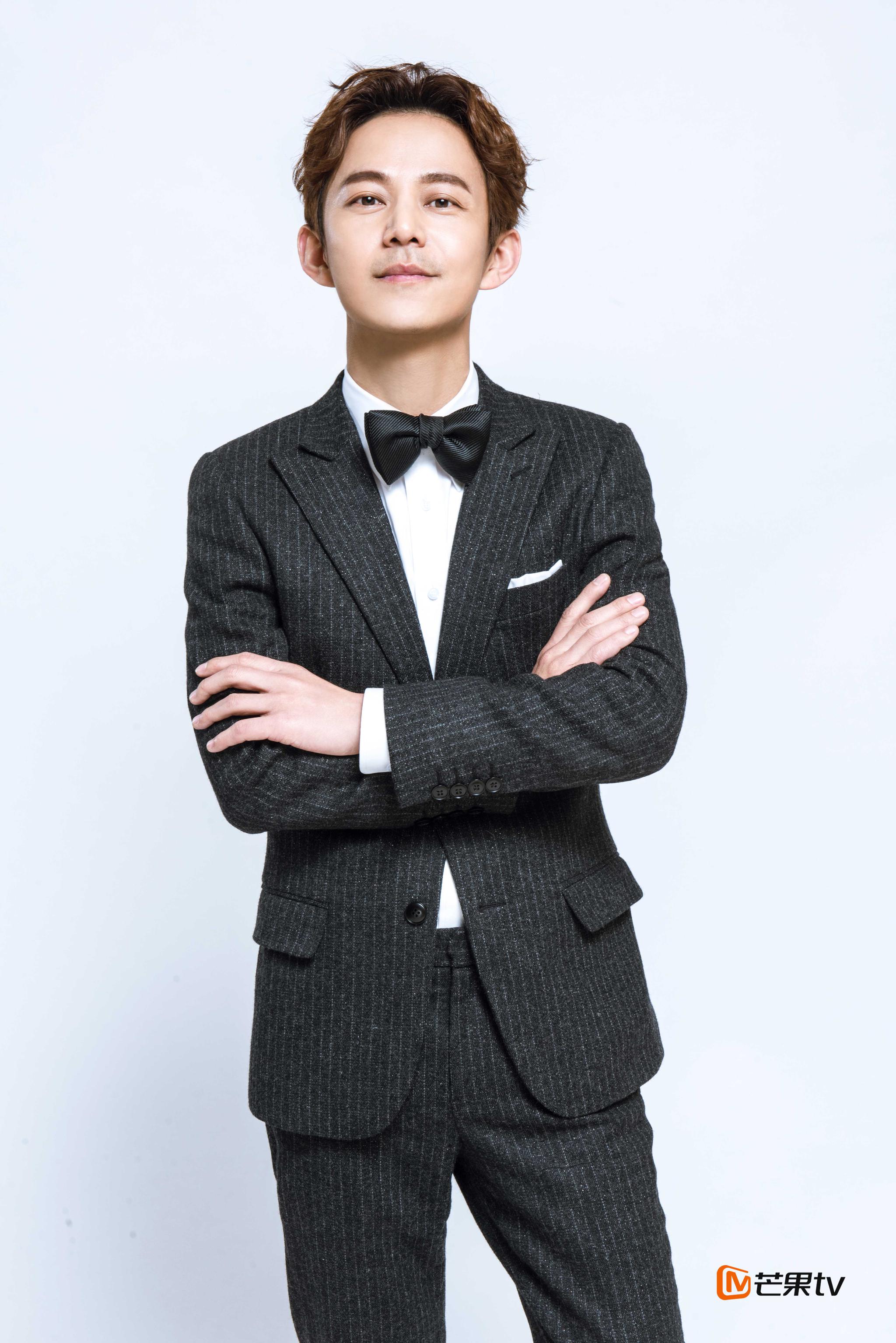 娱乐圈的老好人何炅也有黑脸的时候,被表达感谢的他一脸尴尬