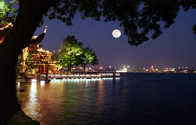 平湖秋月…_新浪看点