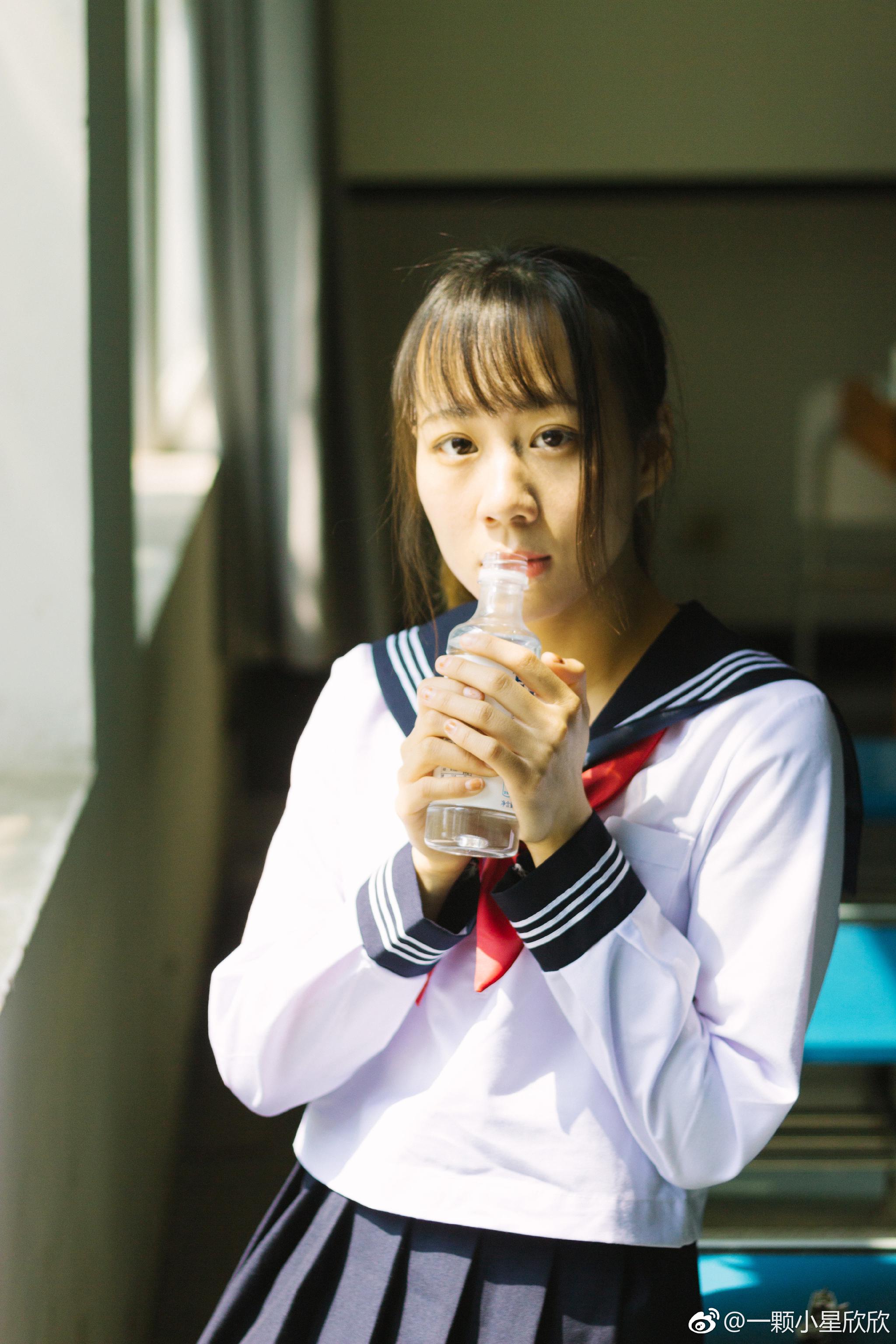 我让小姐姐给这组照片取个名字,她说:女大学生 我:?