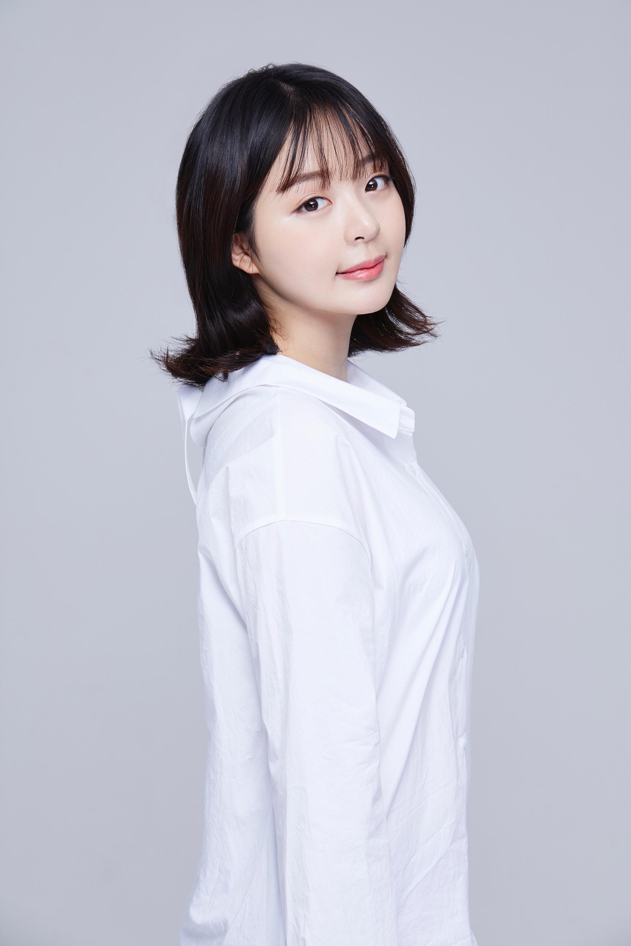 姓名:田小夕 年龄:22岁 学校:韩国东国大学戏剧表演