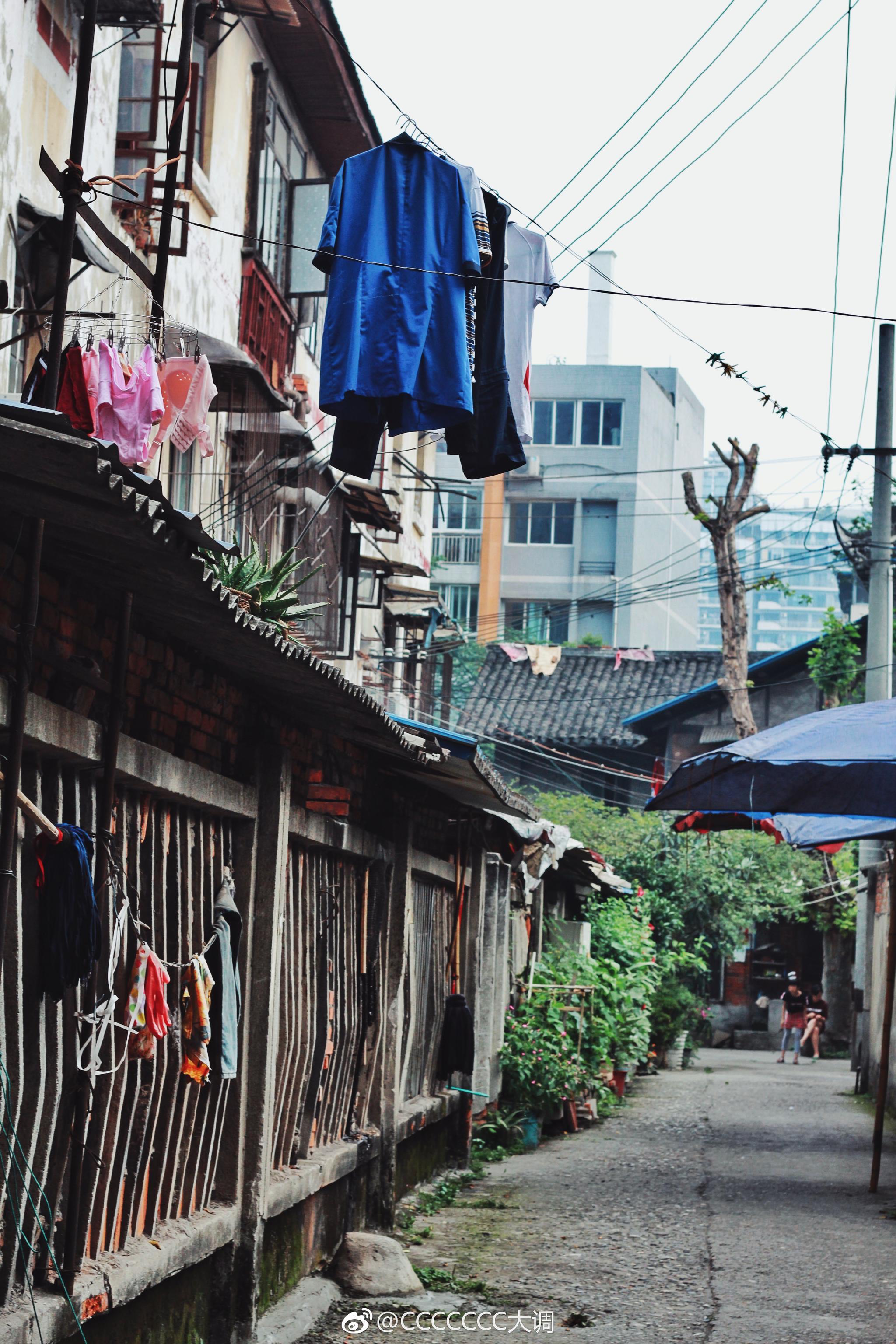 走在闹市里的四圣祠北街的老成都巷子