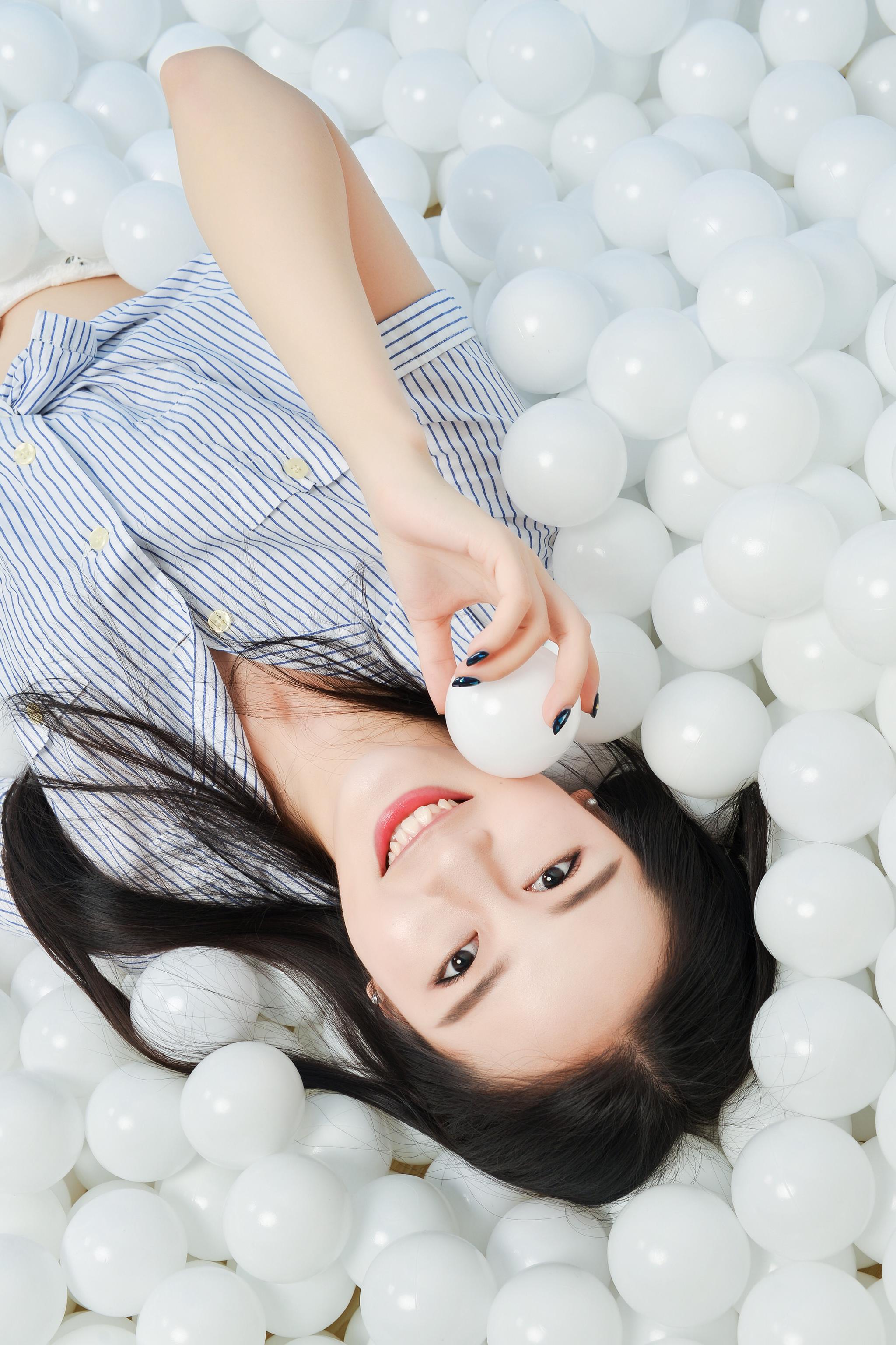 三亚学院毕业的双鱼座妹子周洛伊22岁身高166体重47kg