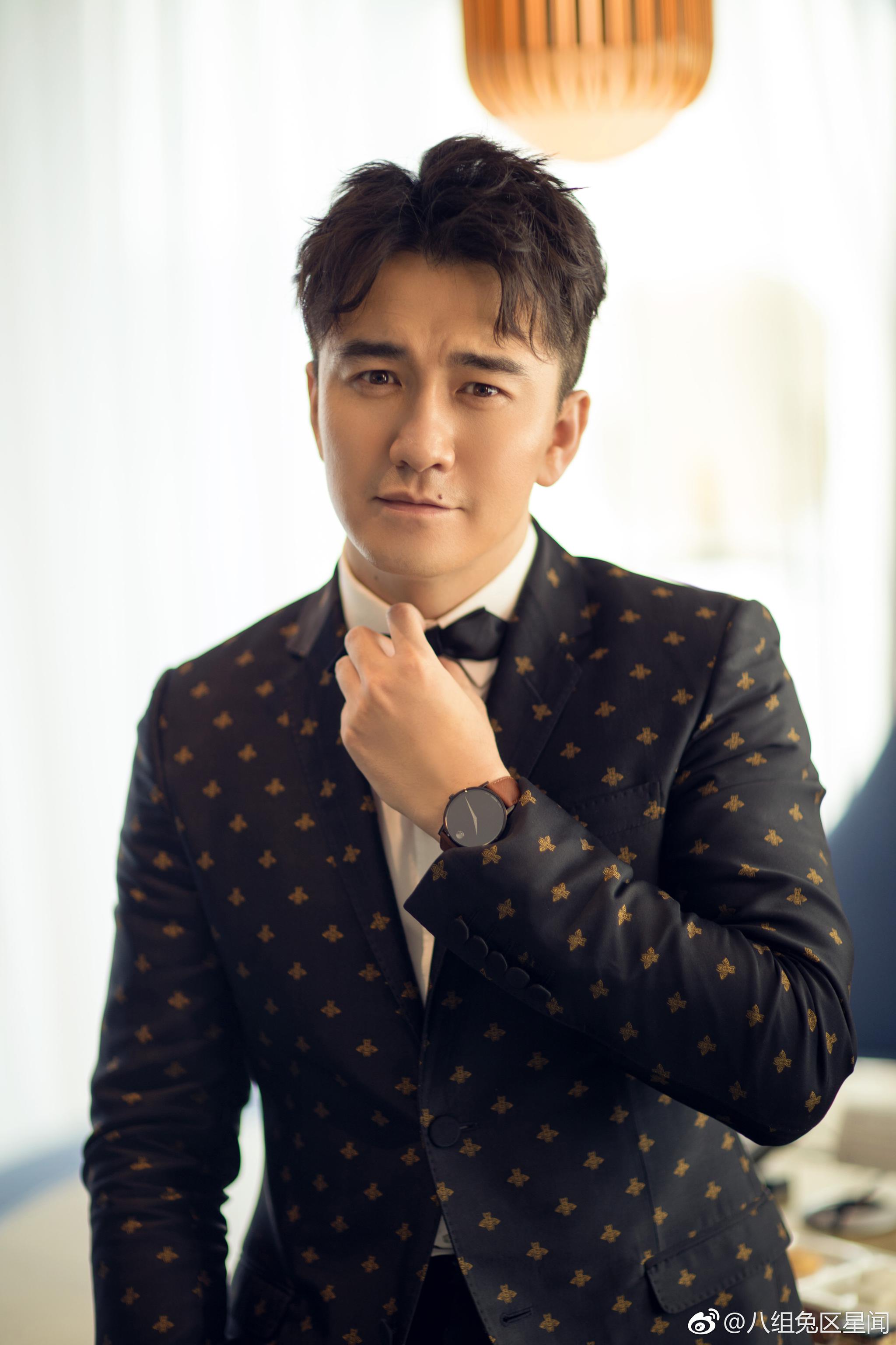 你被今日份的翟天临电到了吗?一身帅气西装亮相京东之夜