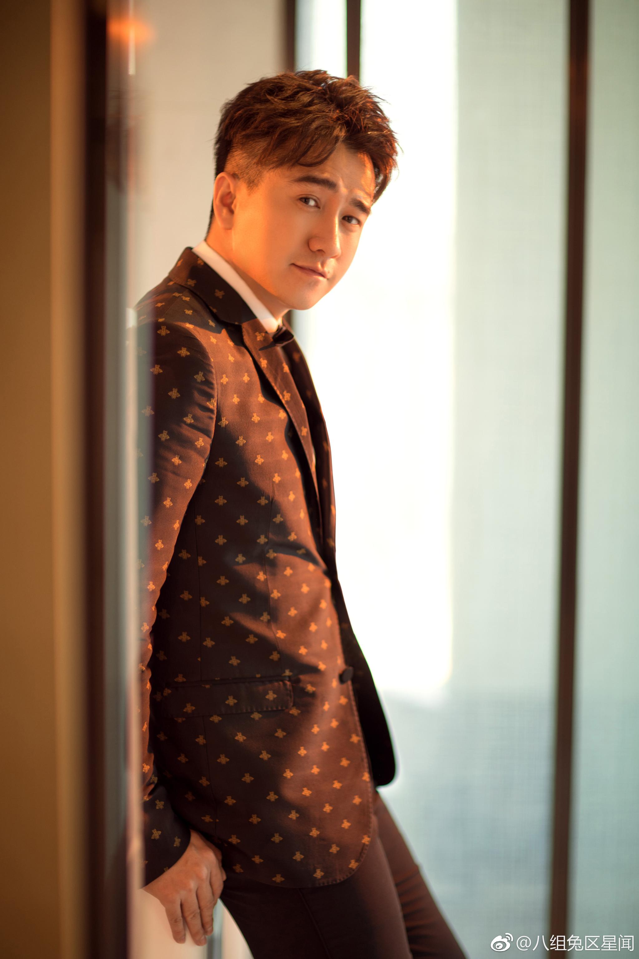 你被今日份的翟天临电到了吗?一身帅气西装亮相京东之夜