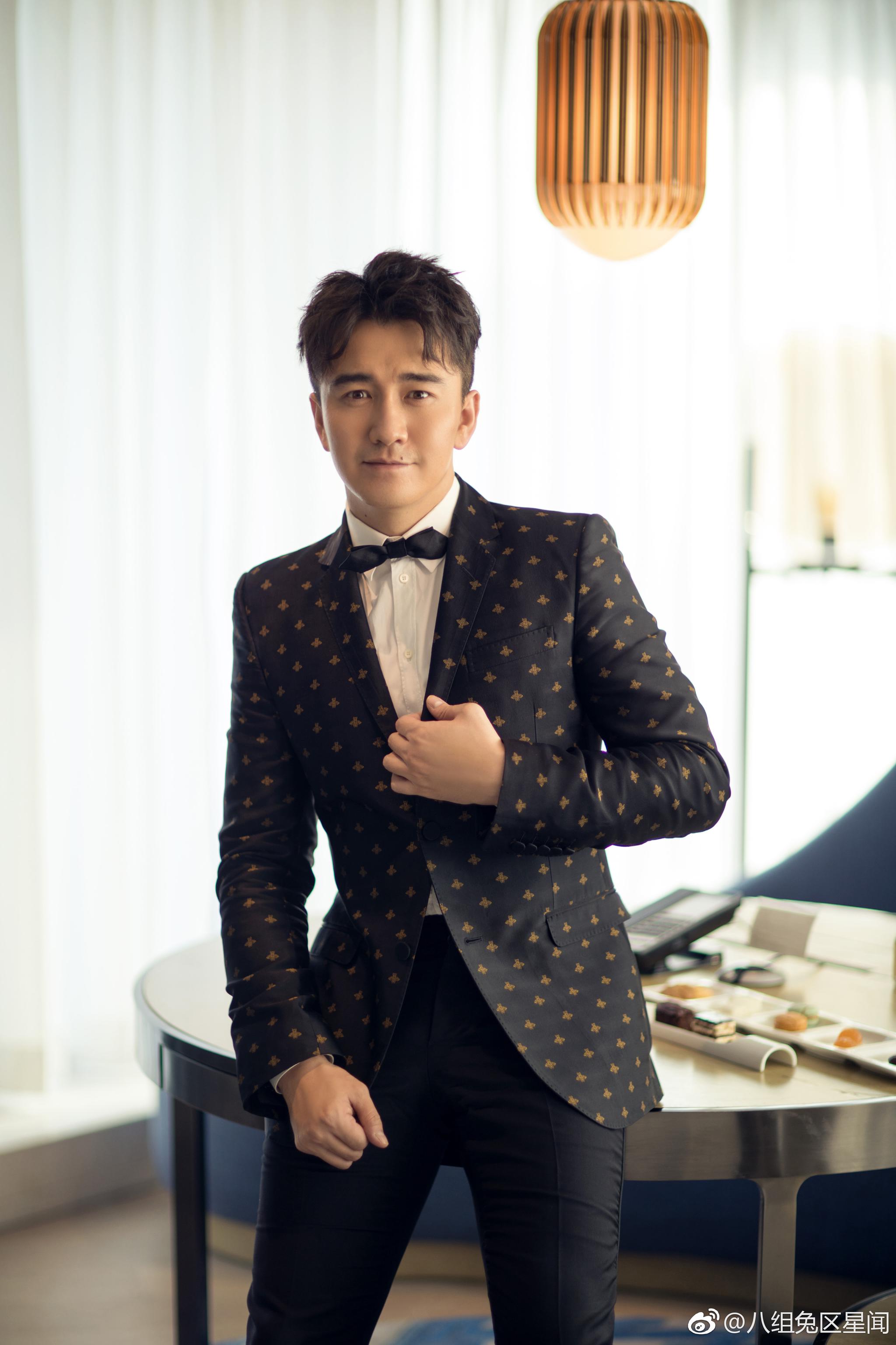 你被今日份的翟天临电到了吗?一身帅气西装亮相京东之夜