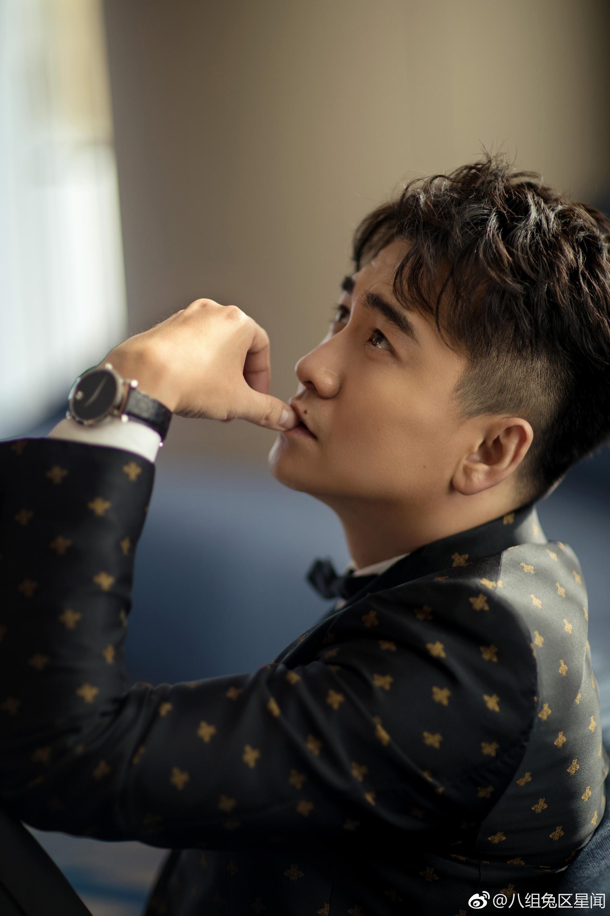 你被今日份的翟天临电到了吗?一身帅气西装亮相京东之夜