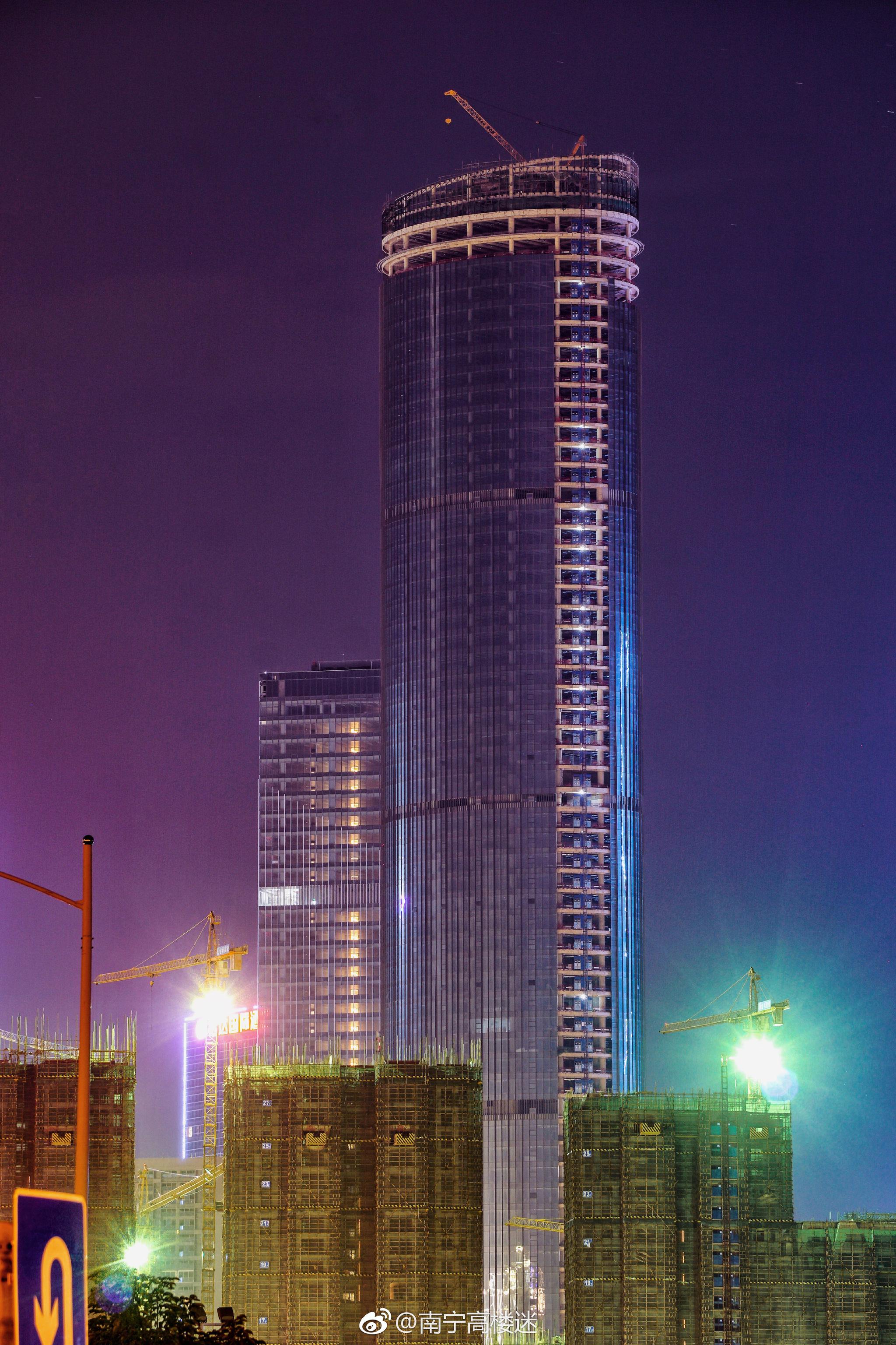 五象新区已封顶最高建筑最新进度,幕墙即将安装到顶