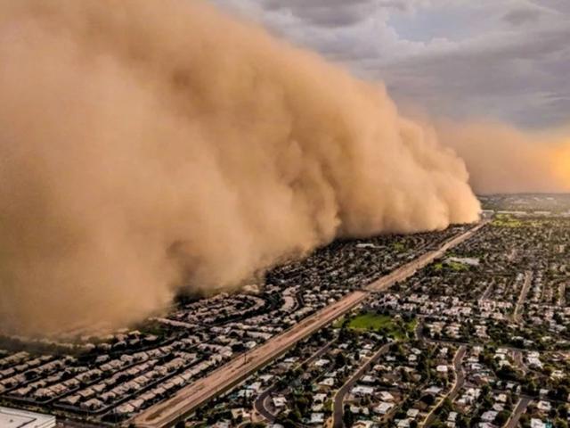 霾害1分钟「淹没城市」摄影师驾直升机险被卷入 灾难片真实发生
