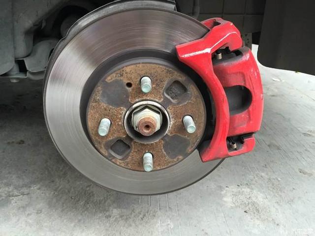 刹车盘也分左右,这个都不知道,还敢说懂车吗?-新浪汽车