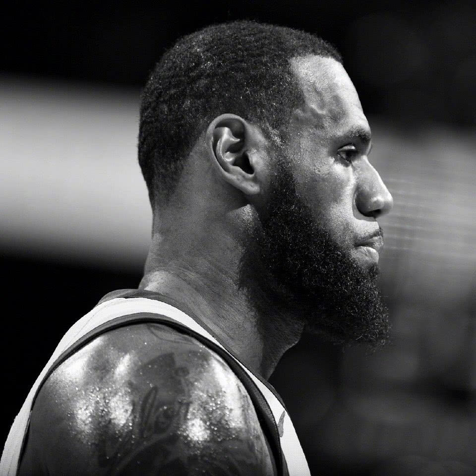 一个人无论多么优秀,也无法让所有人都满意-勒布朗詹姆斯