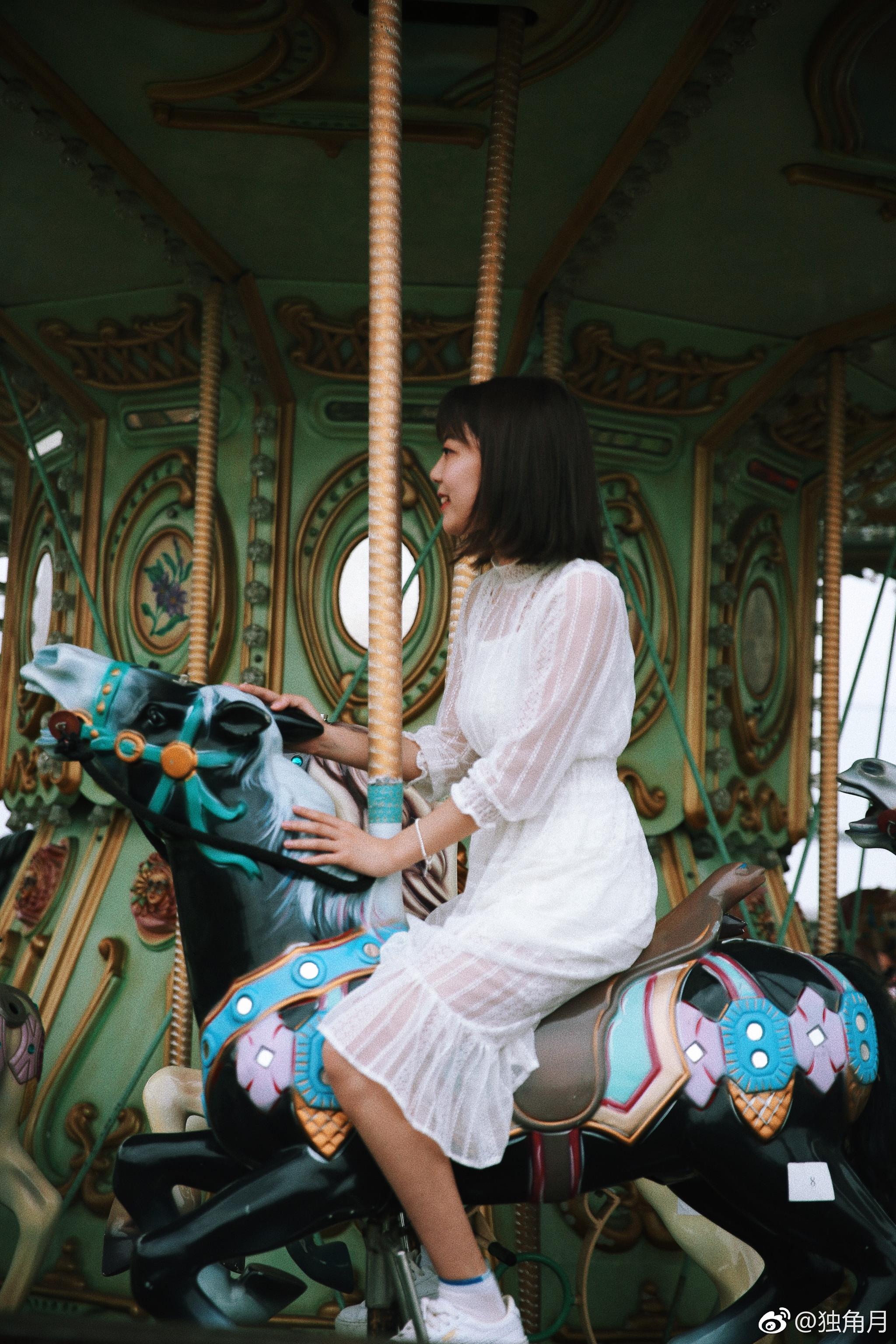 "我想坐旋转木马()""这么可爱想要什么都可以!
