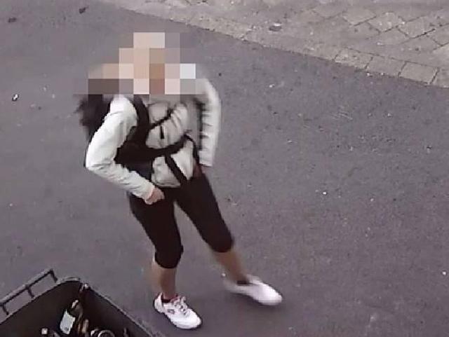 金发妹当街解裤喷射咖啡色异物1m网莫名担忧昨晚吃了什么