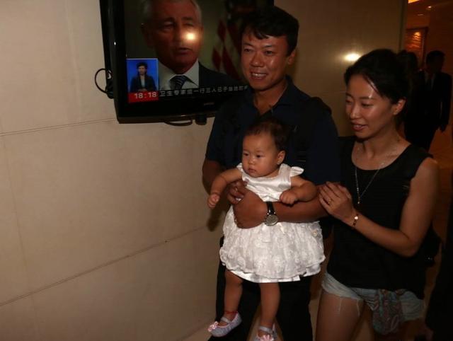 奥运冠军夫妇申雪赵宏博近况女儿今夺花滑冠军夫妻俩事业顺利