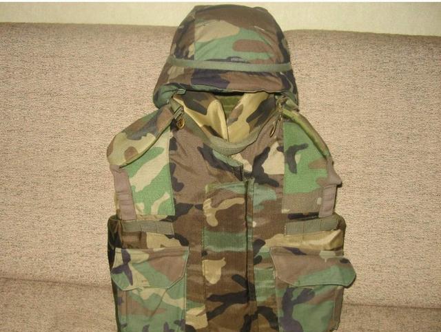 我国新一代的 qgf-02 防弹头盔是什么材料制作 是不是领先美国