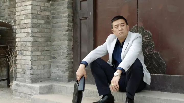他是蜗居中的宋思明,靠走路姿势翻红网络,拍戏习惯和星爷一样|张嘉译