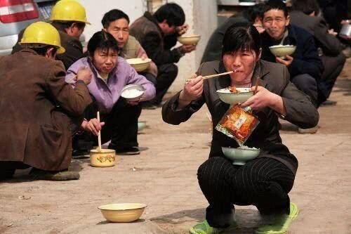 农民工|工地|吃饭_新浪新闻