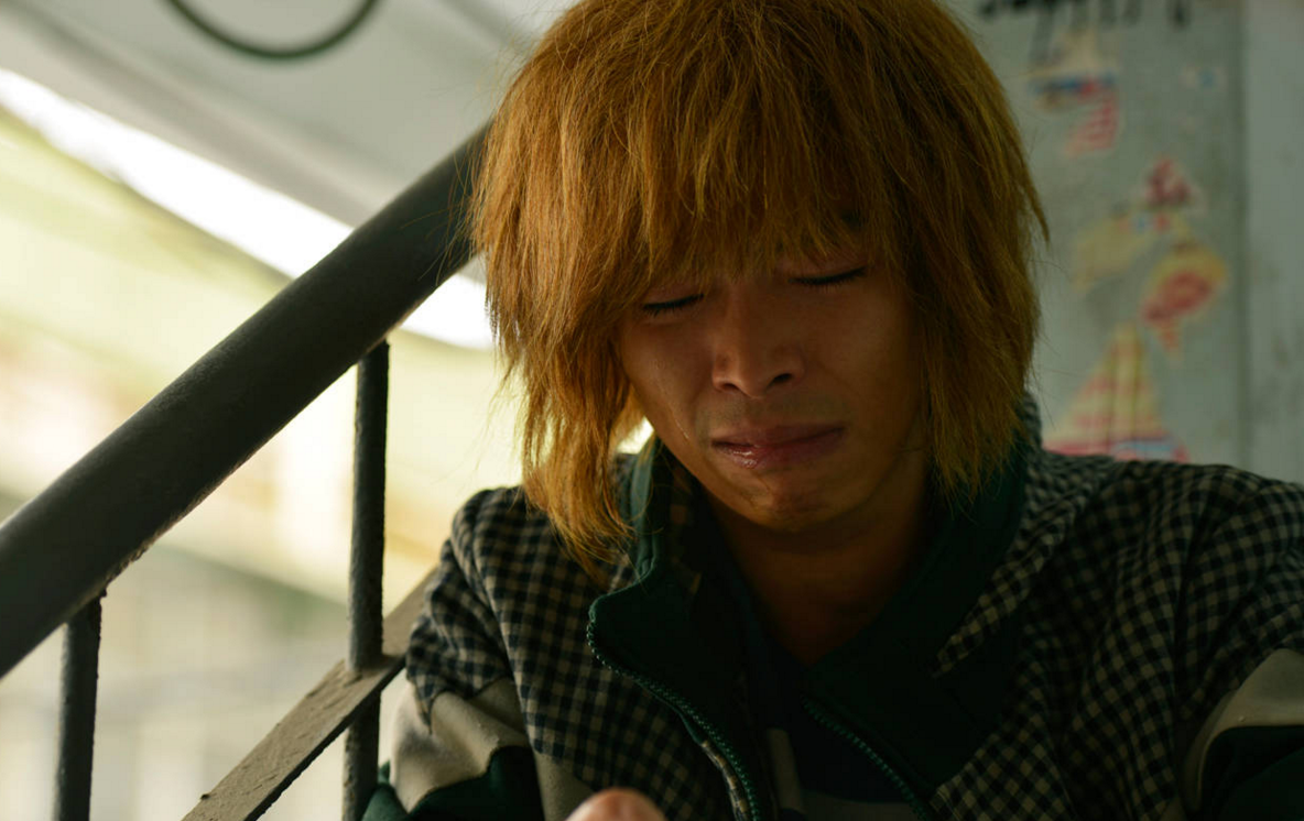 为什么《我不是药神》中要把小黄毛的死安排在理发之后?