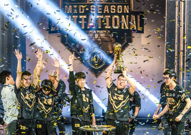 rng备战lol洲际赛,lpl英文解说:uzi还不是世界第一adc