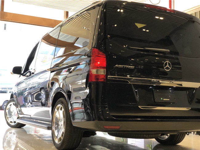 奔驰metris进口保姆车时尚舒适旅途驾驭融为一体的保姆车