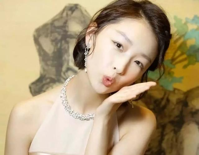 杨紫嘟嘴我忍了,宋茜嘟嘴我忍了,迪丽热巴嘟嘴实在忍无可忍!