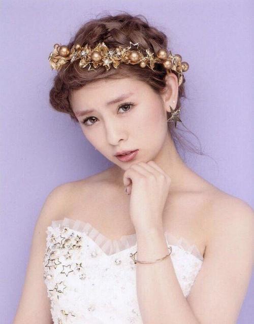 日本最美童星谷花音,小时候神似周迅简直仙女,长大就成大饼脸了