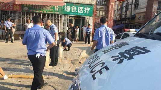 西安公交砍人事件10人被砍伤 目击者称嫌犯像疯了一样_新浪新闻