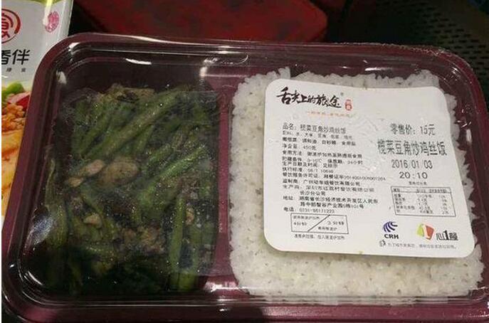 高铁良心盒饭,50元的都是肉,您爱吃哪个?网友:我还是饿着吧!