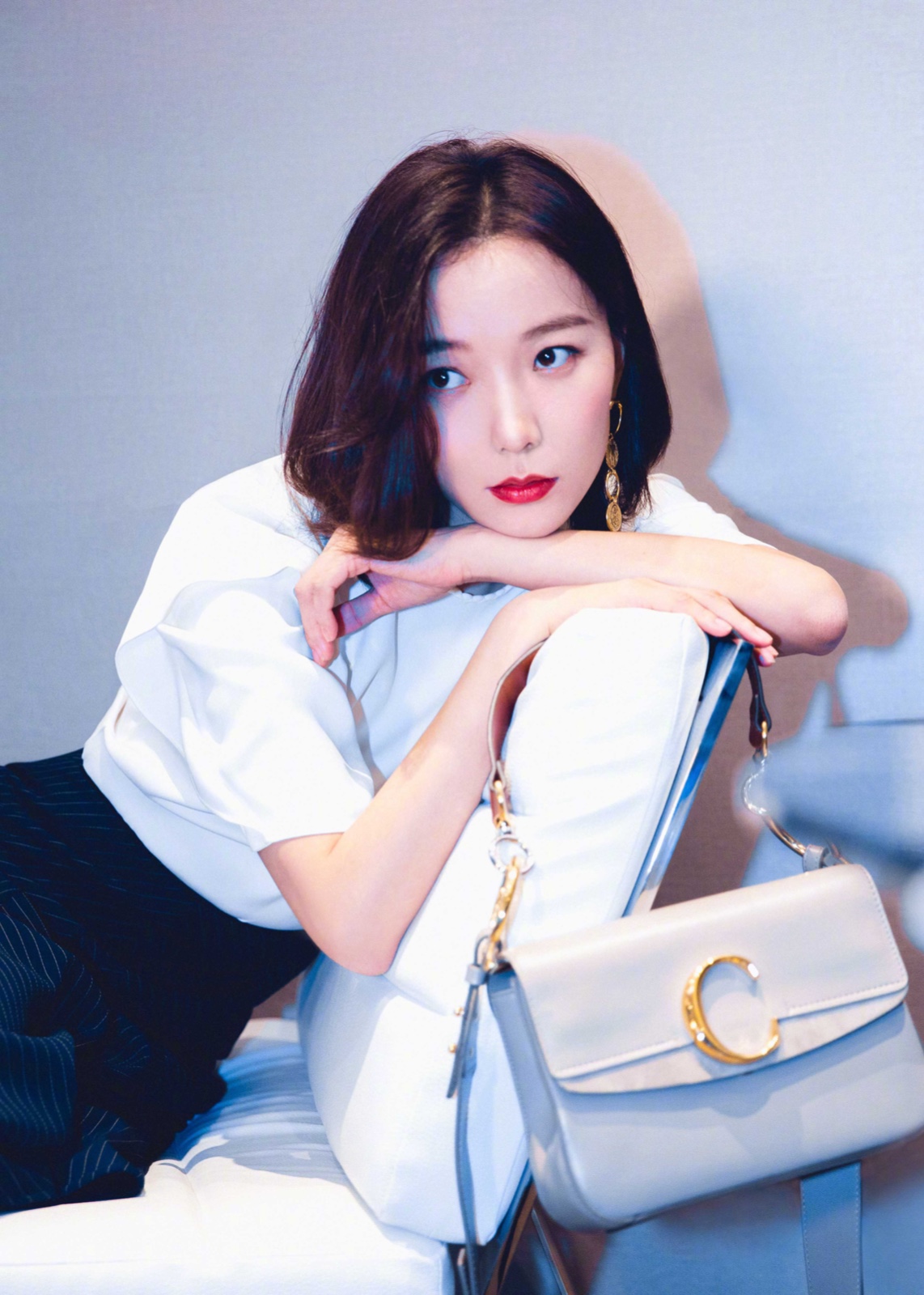 王珞丹 今日活动造型look,简洁利落又不失优雅魅力