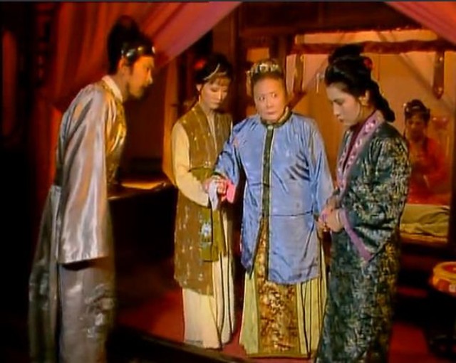 贾环和赵姨娘为什么会嫉恨贾宝玉看看贾宝玉和贾环的鞋子就知道