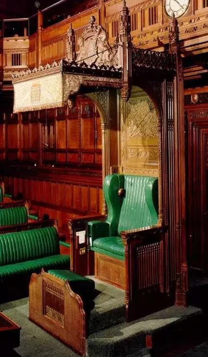 这个人就是议会议长(the speaker,注意和 the leader of the house of