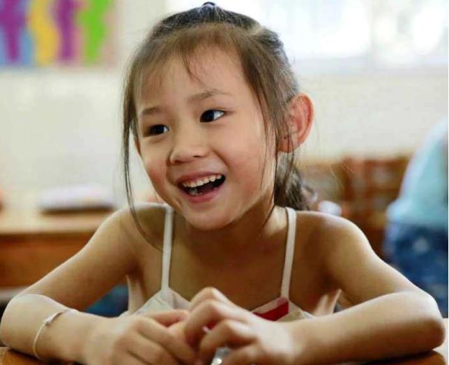 小女孩为逃学竟称自己要生宝宝,小孩逃学背后的原因值得父母反思