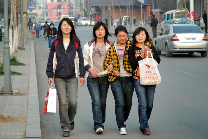 打工妹月薪6000工作5年在县城买房如今却后悔不已