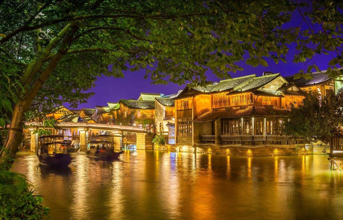 东南形胜三吴都会钱塘自古繁华烟柳画桥风帘翠幕