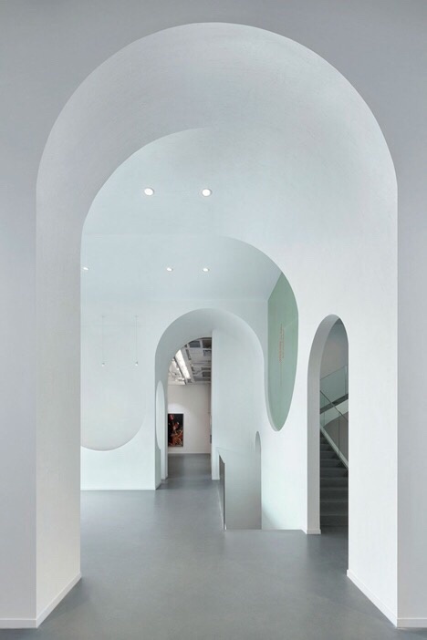 北京的鸿坤美术馆拱门与曲线之美曲线比直线更柔和